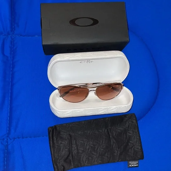 Oakley Caveat Women's Sunglasses - Rose Gold/VR50 Brown Gradient - Picture 5 of 5